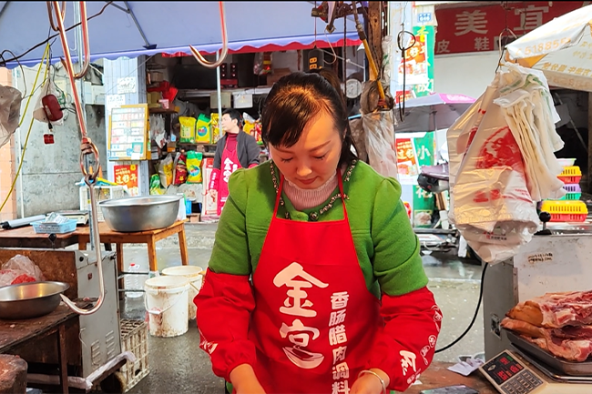 勤勞延續(xù)家族，美味傳遞幸?！獙ＴL樂山肉鋪老板尋常的一天